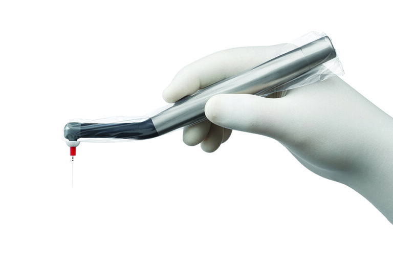 The EndoactivatorTM Smartlight Pro System (Dentsply Sirona) sonic activation system.