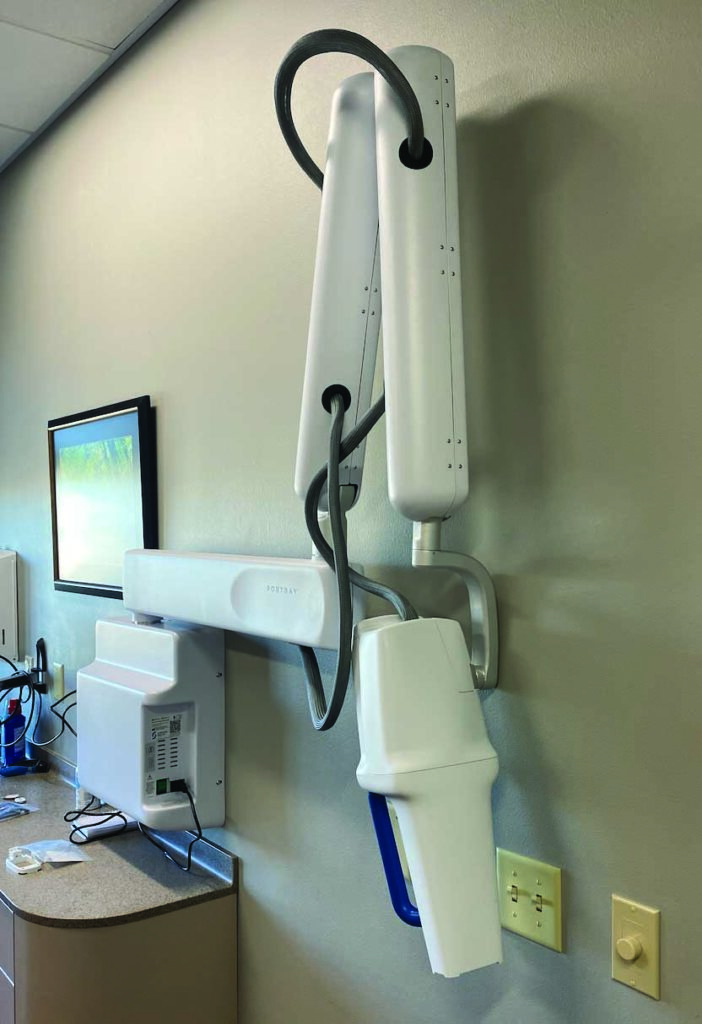 Image of Portray® sIOT unit. The tube is slightly larger than a traditional X-ray unit, but overall, the functionality for image acquisition is almost identical to conventional imaging.